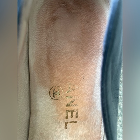 CHANEL Vintage Woman’s Black Lambskin Loafers - Picture 4 of 14